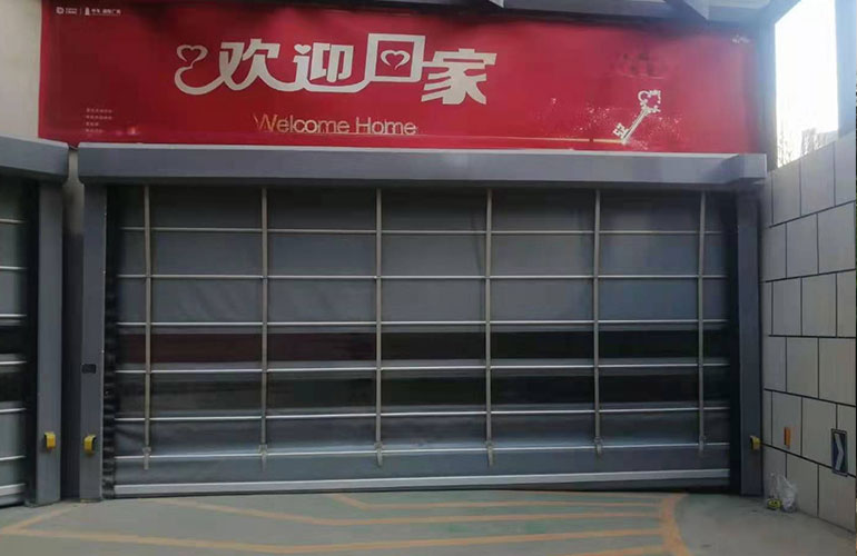 中车广场三期堆积门